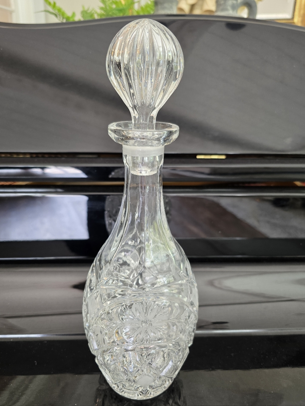 Vintage Cut Crystal Glass Decanter with Glass Stopper Clear Wine Whiskey Floral